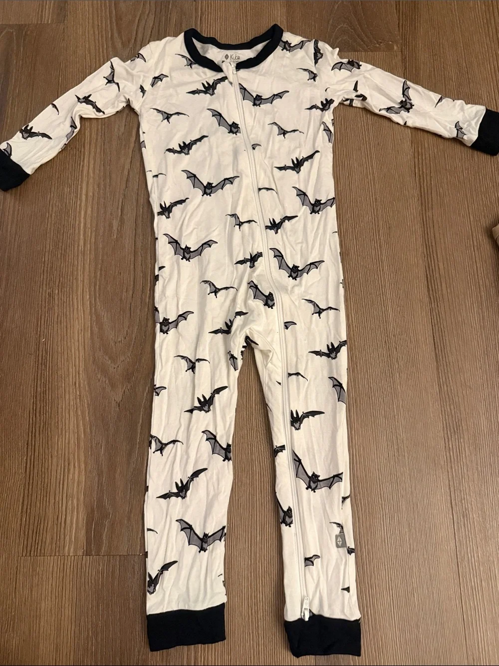 Kyte baby bamboo Zippered Romper in bat print - 3T
